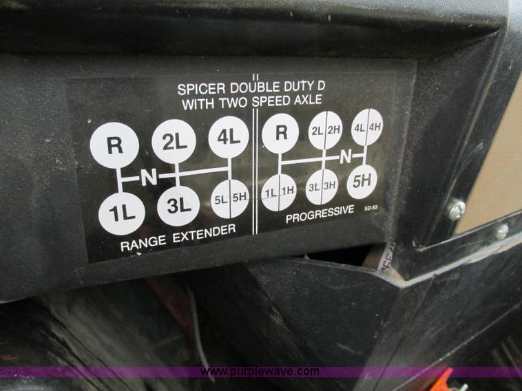 image for item F5196 1992 International 4900 cab and chassis