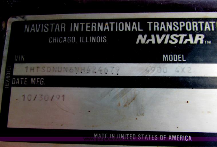 image for item F5196 1992 International 4900 cab and chassis