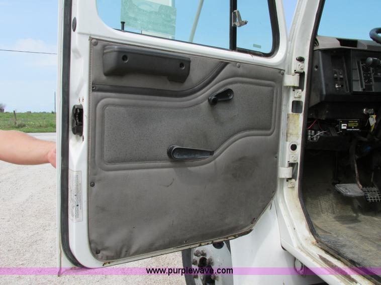 image for item F5197 1997 International 4900 dump truck