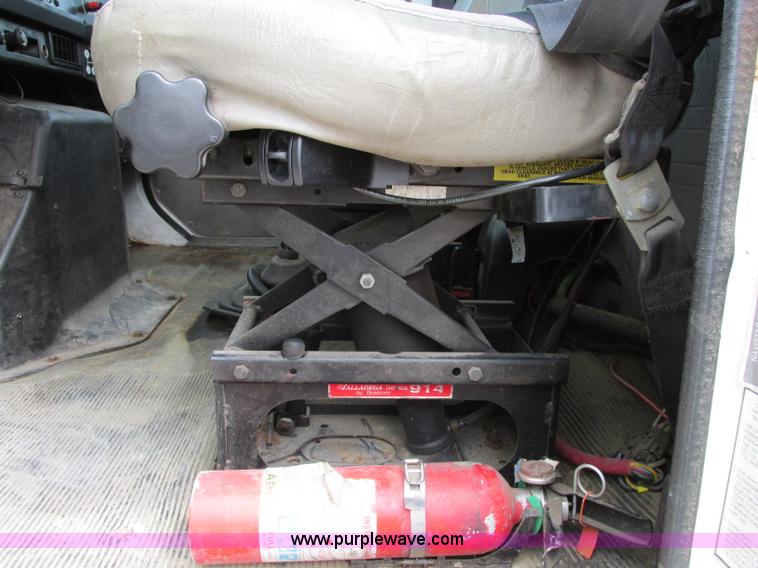 image for item F5197 1997 International 4900 dump truck