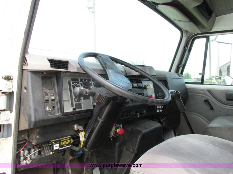 image for item F5197 1997 International 4900 dump truck