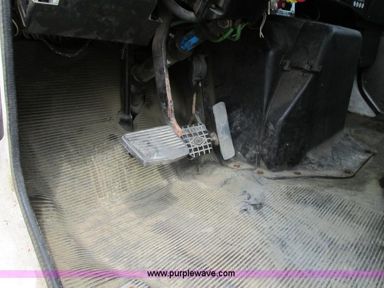 image for item F5197 1997 International 4900 dump truck