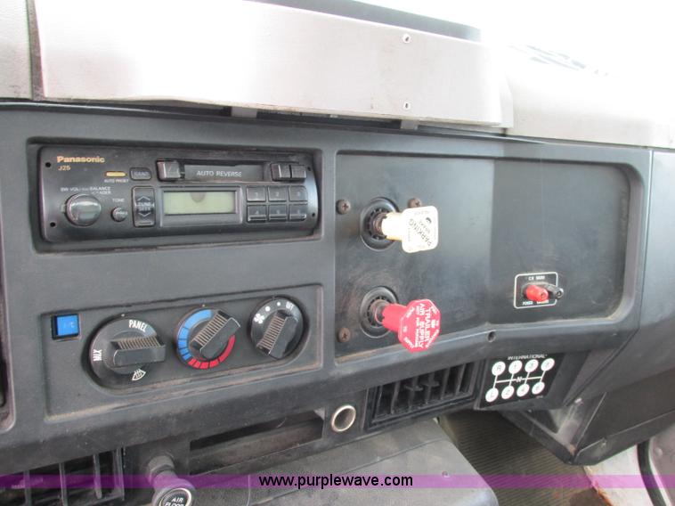 image for item F5197 1997 International 4900 dump truck