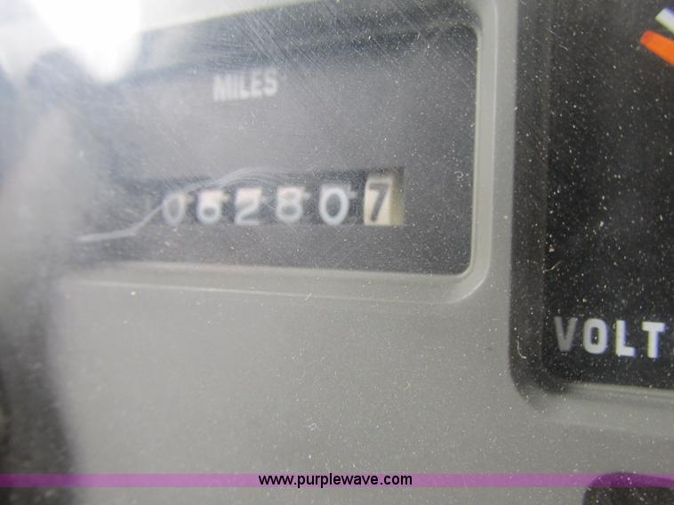 image for item F5197 1997 International 4900 dump truck