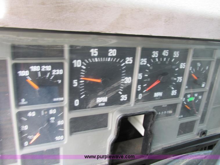 image for item F5197 1997 International 4900 dump truck