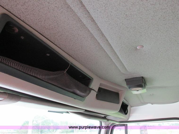 image for item F5197 1997 International 4900 dump truck