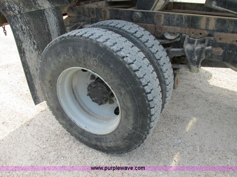 image for item F5197 1997 International 4900 dump truck