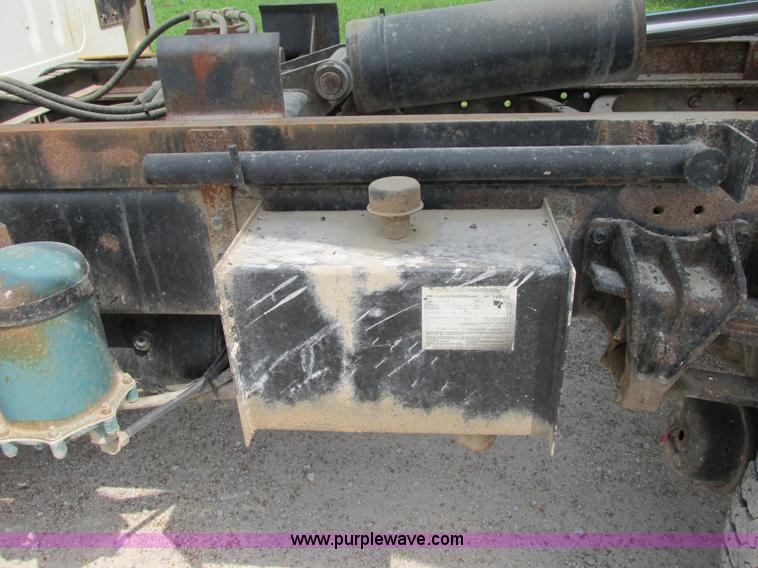 image for item F5197 1997 International 4900 dump truck