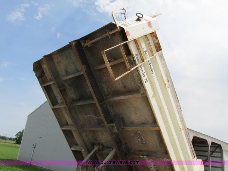 image for item F5197 1997 International 4900 dump truck