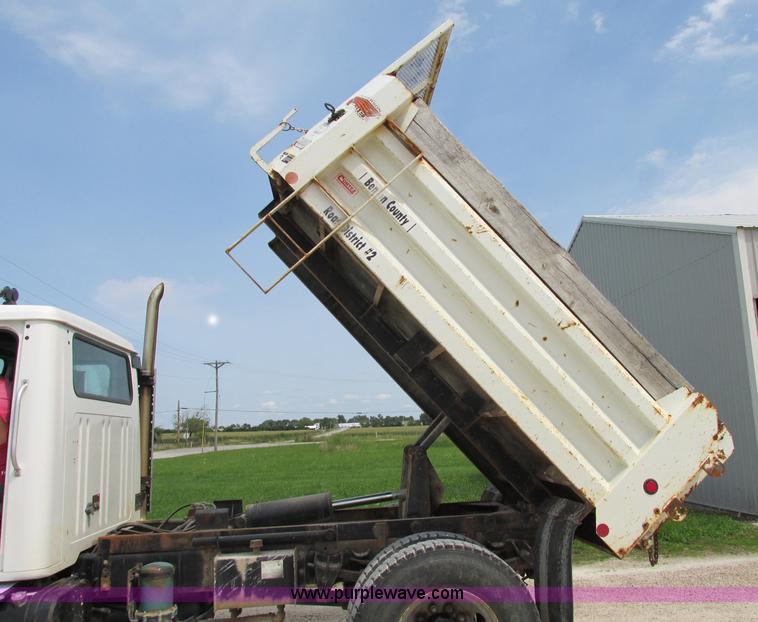 image for item F5197 1997 International 4900 dump truck