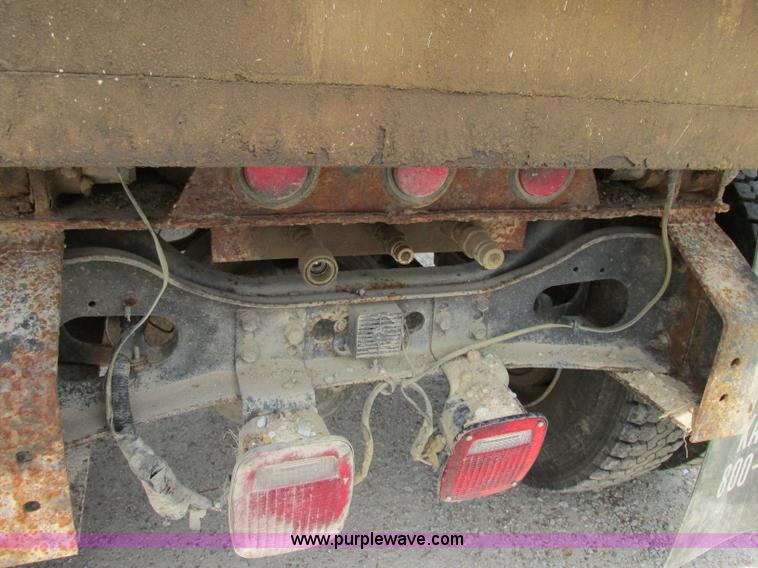 image for item F5197 1997 International 4900 dump truck