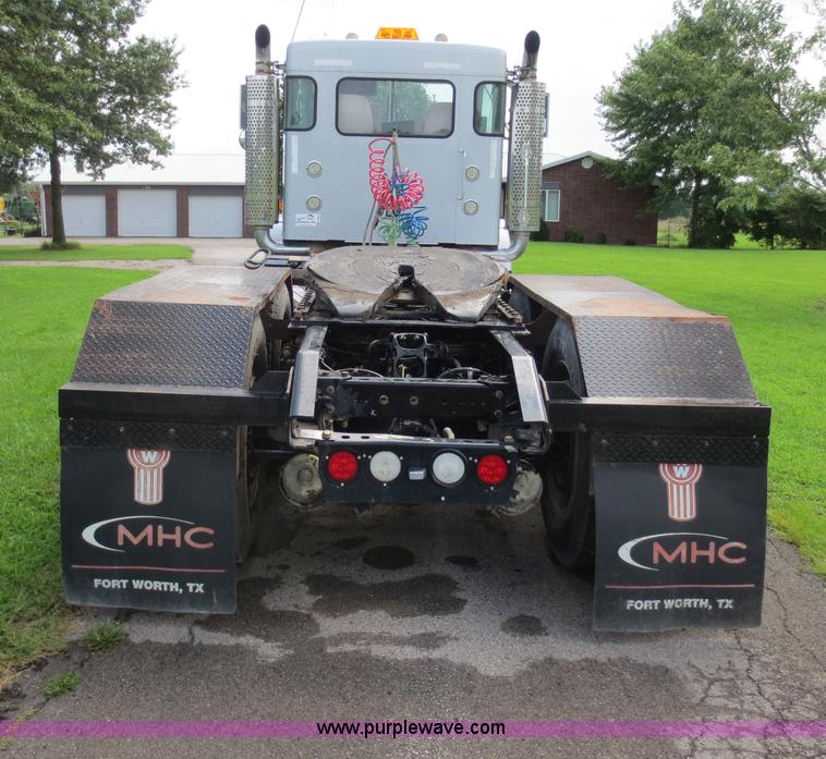 image for item F6645 2007 Kenworth T800 semi truck