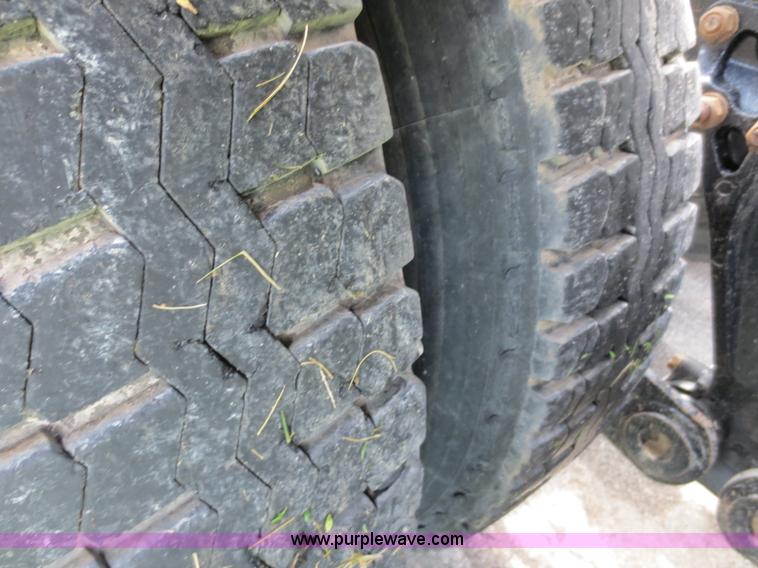 image for item F6645 2007 Kenworth T800 semi truck