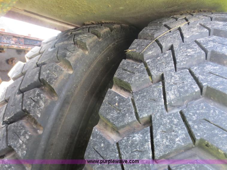 image for item F6645 2007 Kenworth T800 semi truck