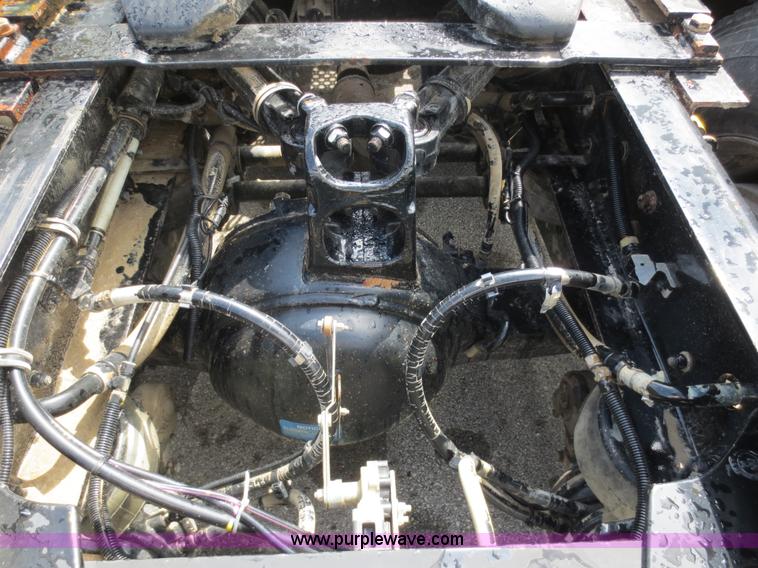 image for item F6645 2007 Kenworth T800 semi truck