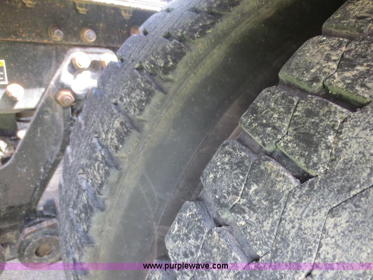 image for item F6645 2007 Kenworth T800 semi truck