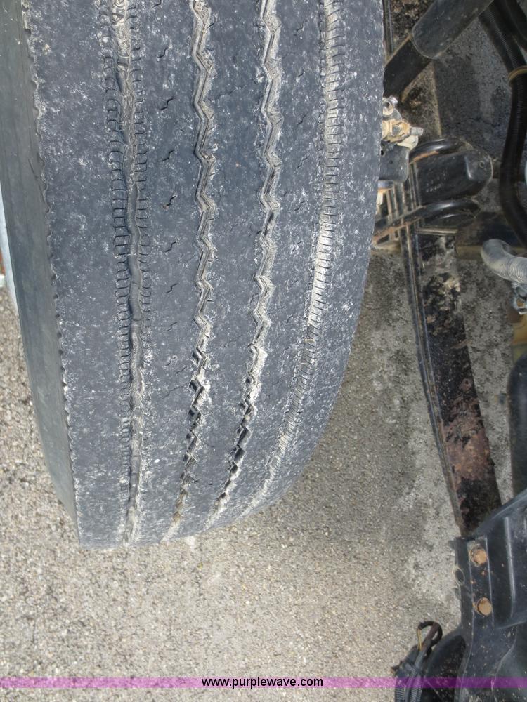 image for item F6645 2007 Kenworth T800 semi truck