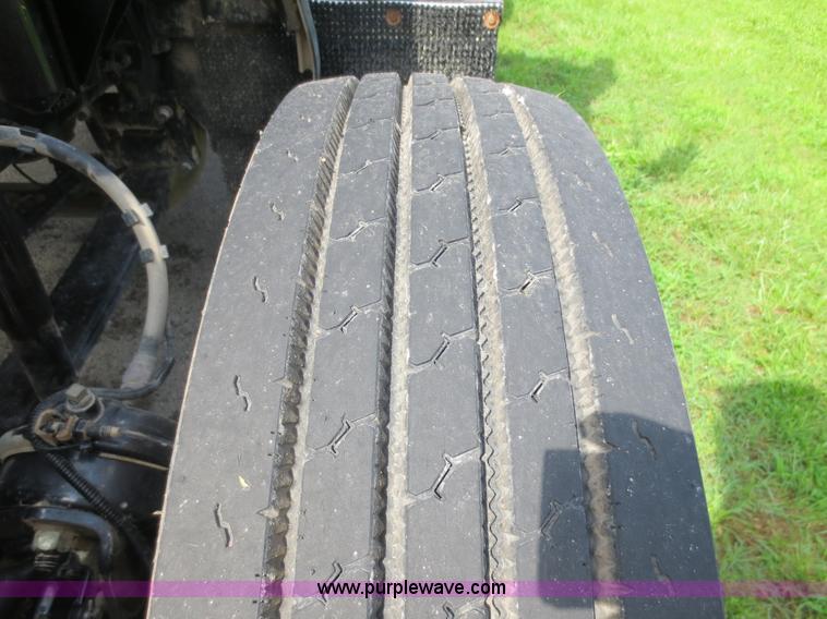 image for item F6645 2007 Kenworth T800 semi truck