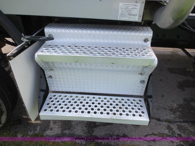 image for item F6645 2007 Kenworth T800 semi truck