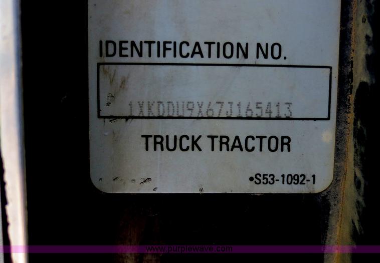 image for item F6645 2007 Kenworth T800 semi truck