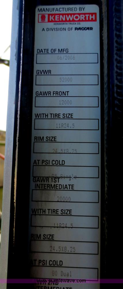 image for item F6645 2007 Kenworth T800 semi truck