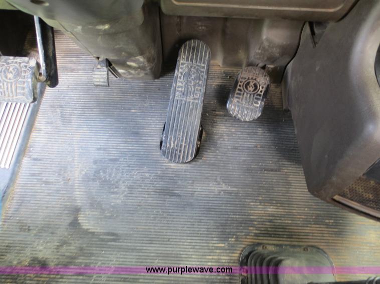 image for item F6645 2007 Kenworth T800 semi truck