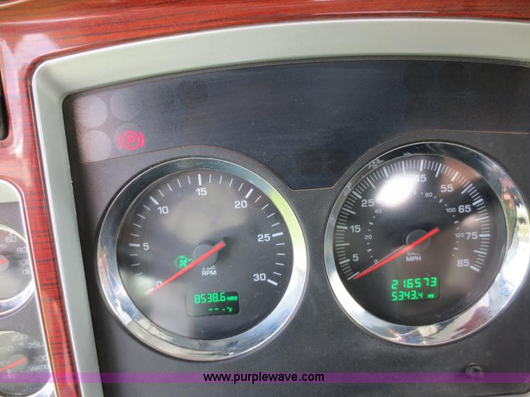 image for item F6645 2007 Kenworth T800 semi truck