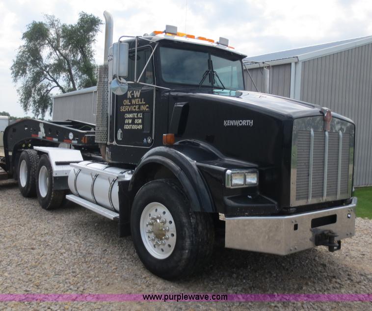 image for item F6646 2000 Kenworth T800 semi truck
