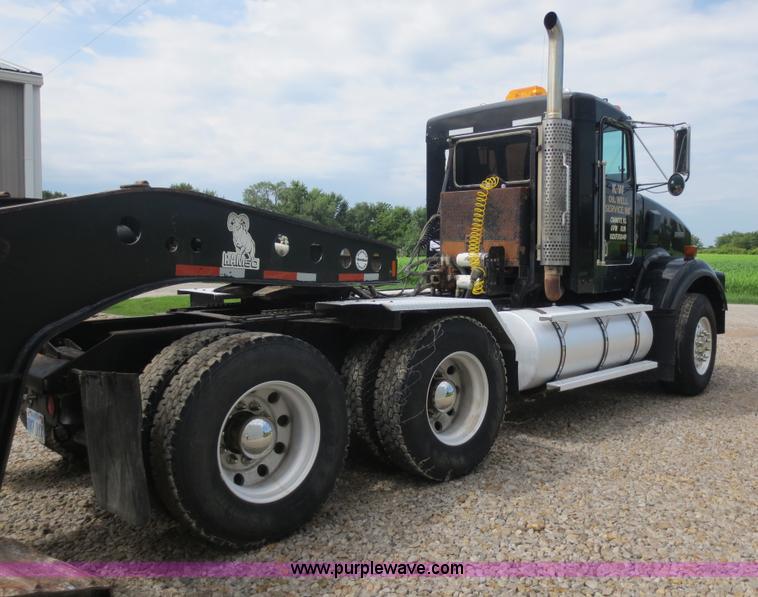 image for item F6646 2000 Kenworth T800 semi truck