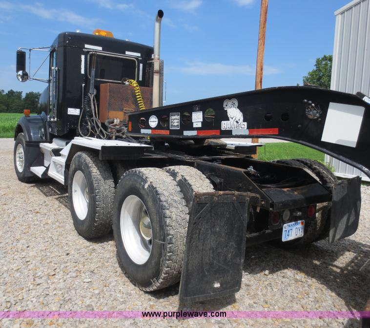 image for item F6646 2000 Kenworth T800 semi truck