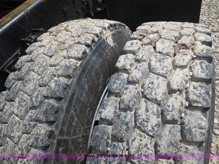 image for item F6646 2000 Kenworth T800 semi truck