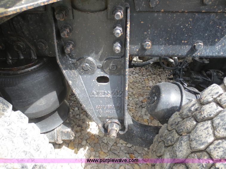 image for item F6646 2000 Kenworth T800 semi truck