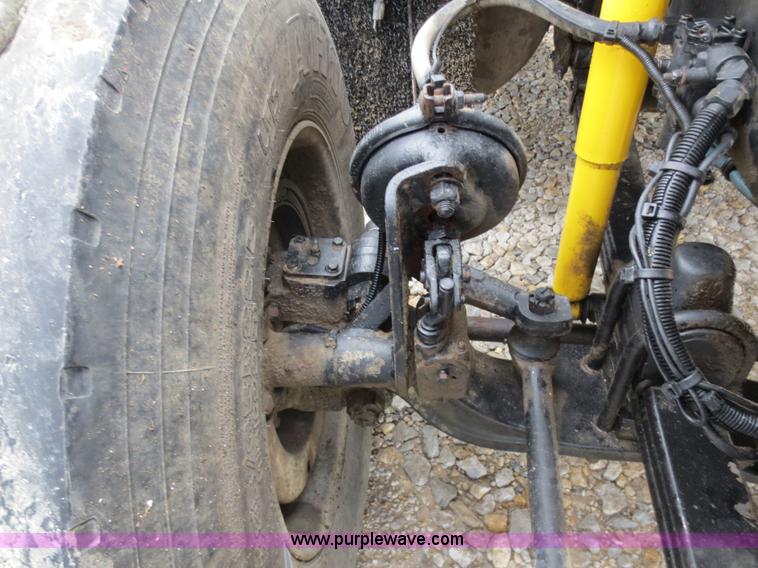 image for item F6646 2000 Kenworth T800 semi truck