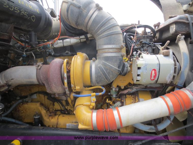 image for item F6646 2000 Kenworth T800 semi truck