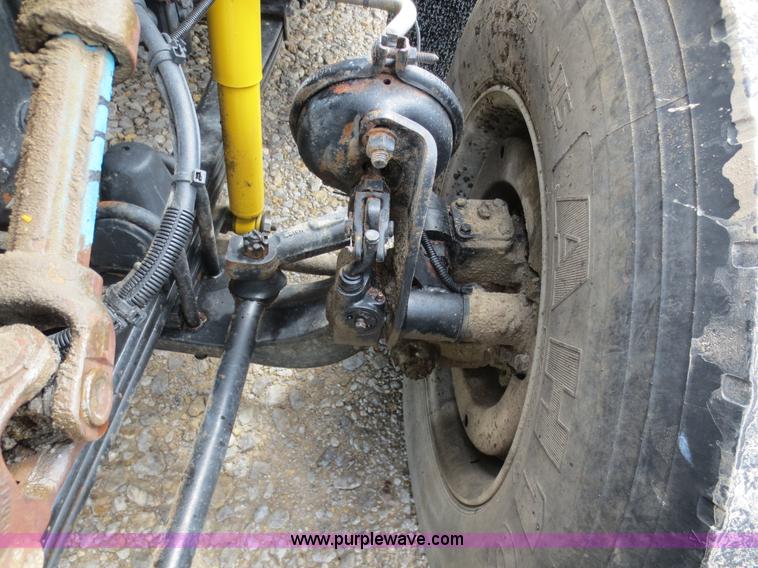 image for item F6646 2000 Kenworth T800 semi truck