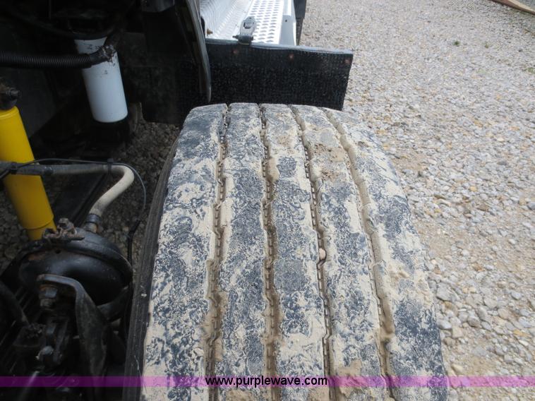 image for item F6646 2000 Kenworth T800 semi truck