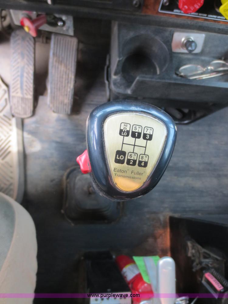 image for item F6646 2000 Kenworth T800 semi truck