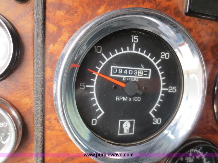 image for item F6646 2000 Kenworth T800 semi truck