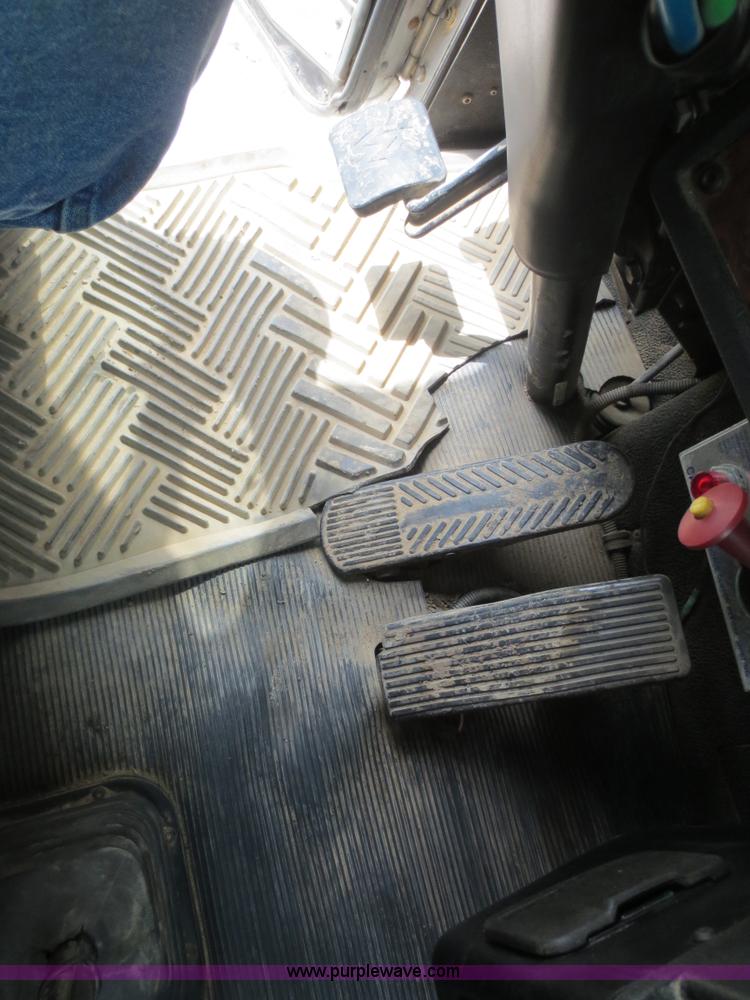 image for item F6646 2000 Kenworth T800 semi truck