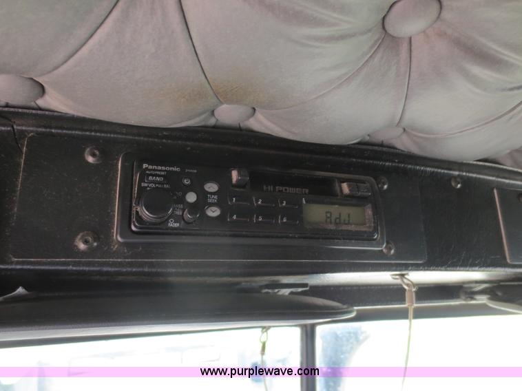 image for item F6646 2000 Kenworth T800 semi truck