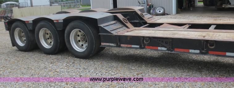 image for item F6647 2004 Fontaine 50 ton lowboy trailer