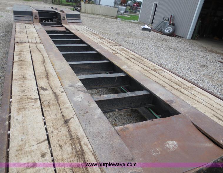 image for item F6647 2004 Fontaine 50 ton lowboy trailer