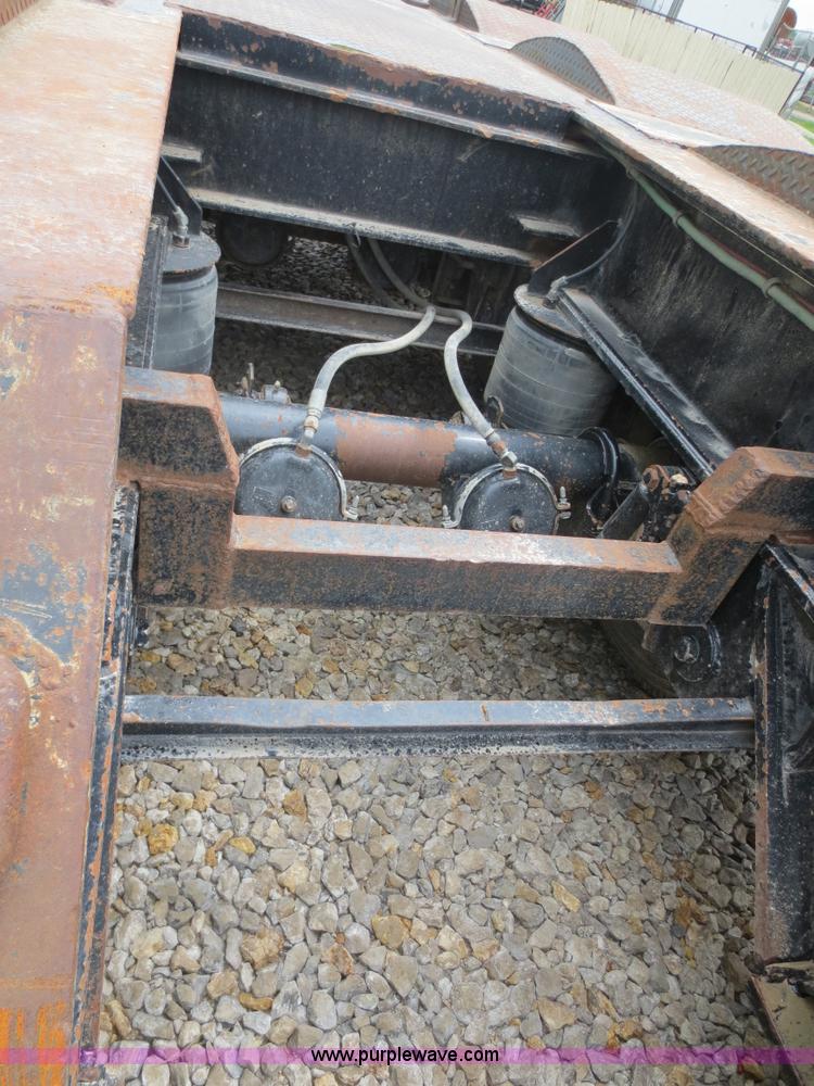 image for item F6647 2004 Fontaine 50 ton lowboy trailer