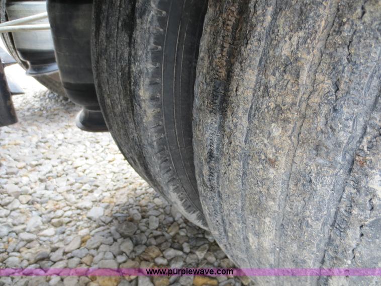 image for item F6647 2004 Fontaine 50 ton lowboy trailer