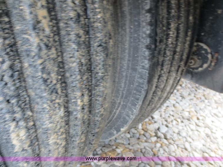 image for item F6647 2004 Fontaine 50 ton lowboy trailer