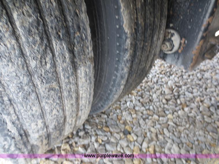 image for item F6647 2004 Fontaine 50 ton lowboy trailer