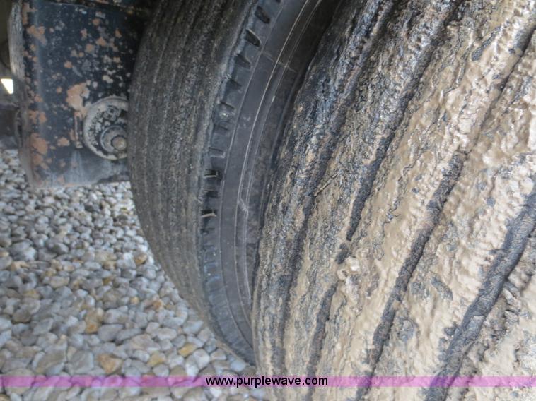 image for item F6647 2004 Fontaine 50 ton lowboy trailer