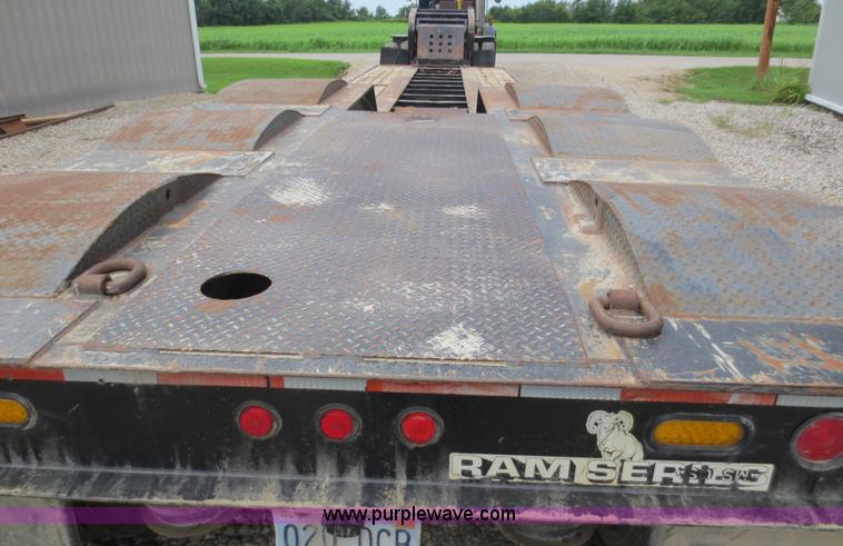 image for item F6647 2004 Fontaine 50 ton lowboy trailer