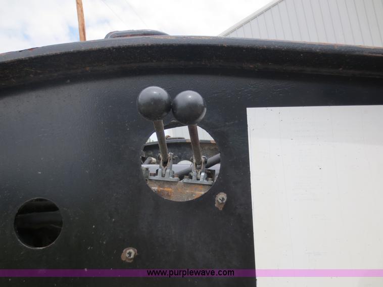 image for item F6647 2004 Fontaine 50 ton lowboy trailer