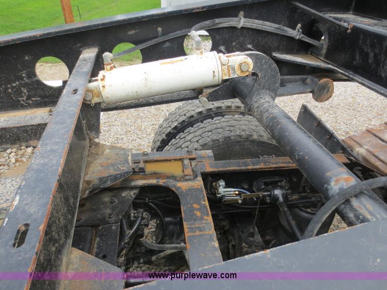 image for item F6647 2004 Fontaine 50 ton lowboy trailer